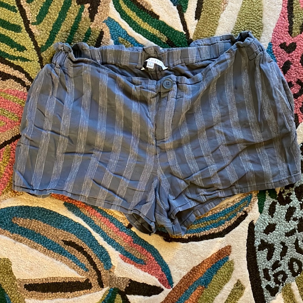 Hatch - Blue striped shorts